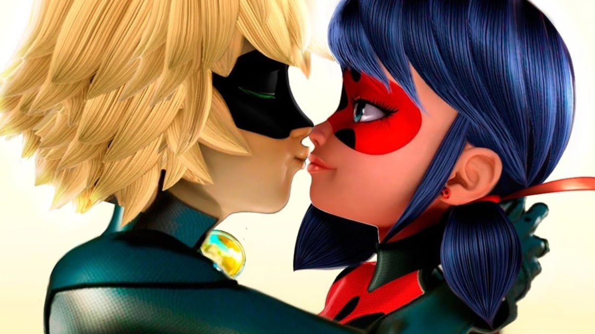 Cat Noir and Ladybug kiss